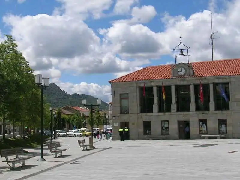 Plaza del Ayuntamiento de Robledo de Chavela